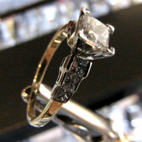 *SOLD* Diamond Engagement ring - Picture 3 of 8